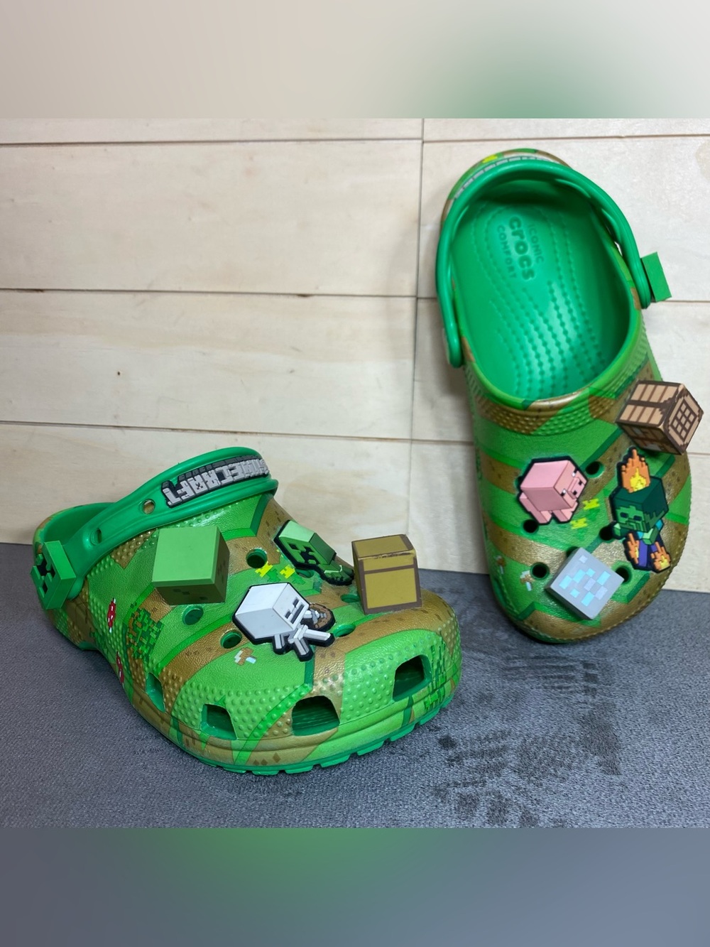 Crocs Classic Clogs Minecraft Green Unisex Kid's Size 13 Shoes Slip-Ons - Picture 11 of 11